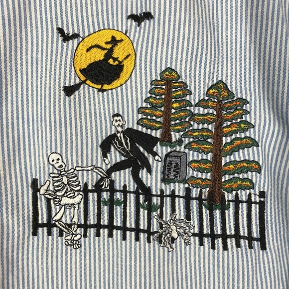 Women’s denim Halloween embroidered long sleeved, button down shirt size medium - Picture 4 of 12